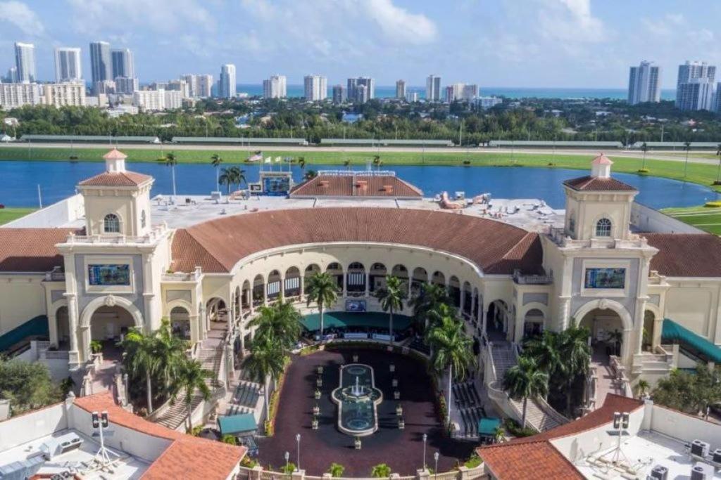 Hallandale Gulfstream Pool Walk To The Beach Appartement Hallandale Beach Buitenkant foto