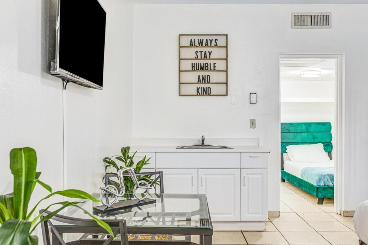 Hallandale Gulfstream Pool Walk To The Beach Appartement Hallandale Beach Buitenkant foto