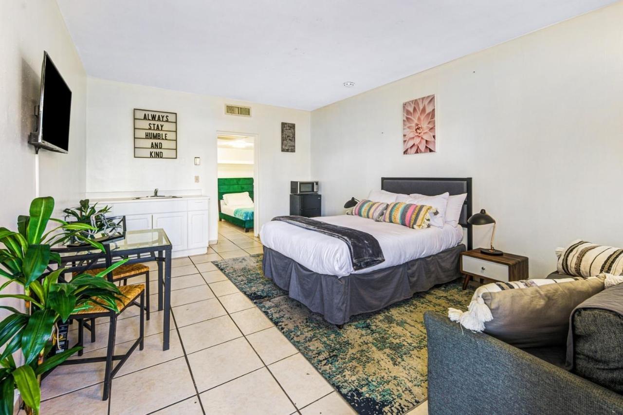 Hallandale Gulfstream Pool Walk To The Beach Appartement Hallandale Beach Buitenkant foto