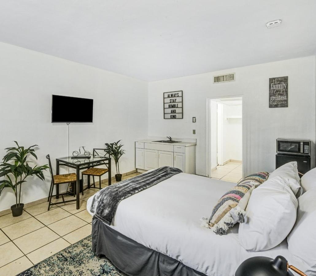 Hallandale Gulfstream Pool Walk To The Beach Appartement Hallandale Beach Buitenkant foto